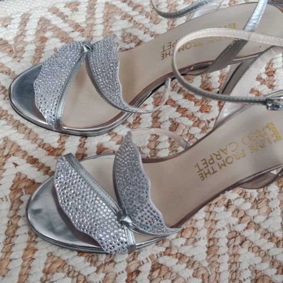 E !Live from the red carpet heels - Picture 16 of 16